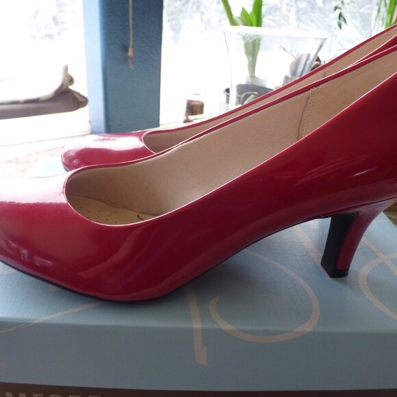 Life Stride | Shoes | Life Stride Rockabilly Pin Up Goth  LIFE STRIDE ROCKABILLY PIN UP GOTH VAMPIRE FIRE RED PUMPS 3 INCH HEELS 9M